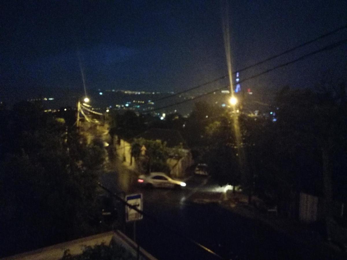 Guesthouse Different Tbilisi Bagian luar foto