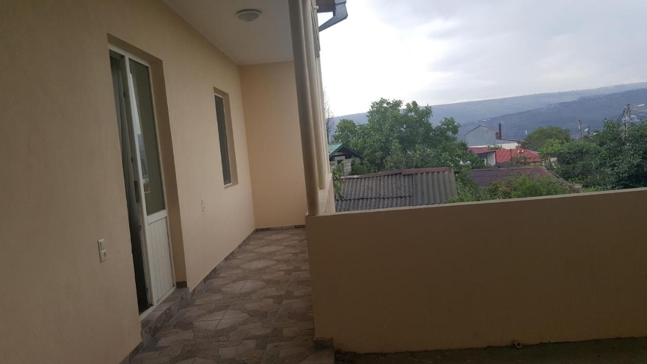 Guesthouse Different Tbilisi Bagian luar foto