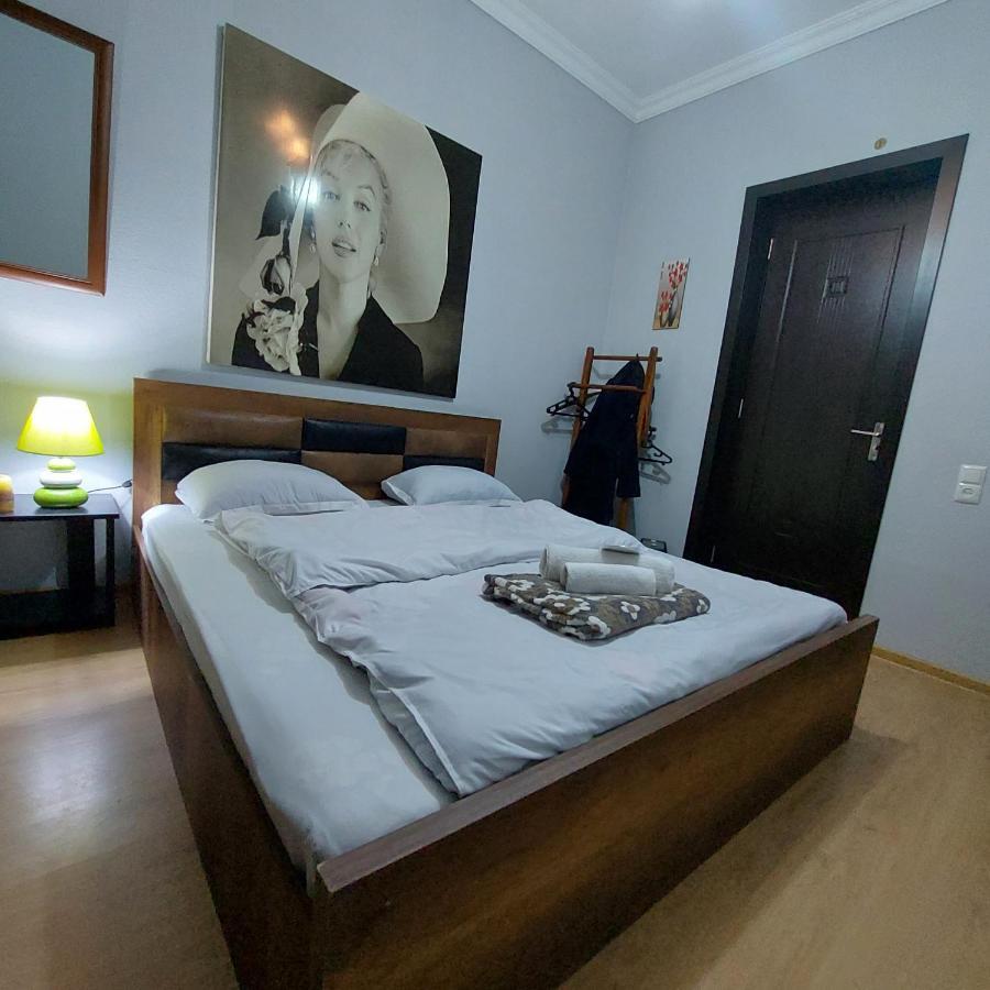 Guesthouse Different Tbilisi Bagian luar foto