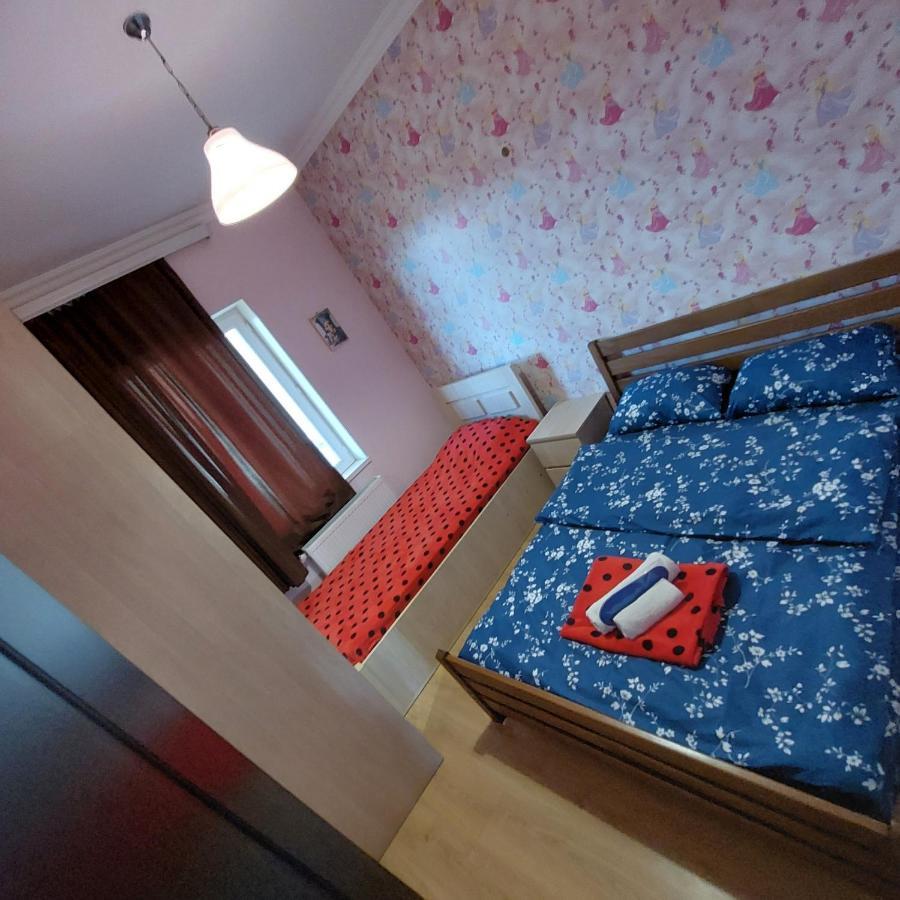 Guesthouse Different Tbilisi Bagian luar foto
