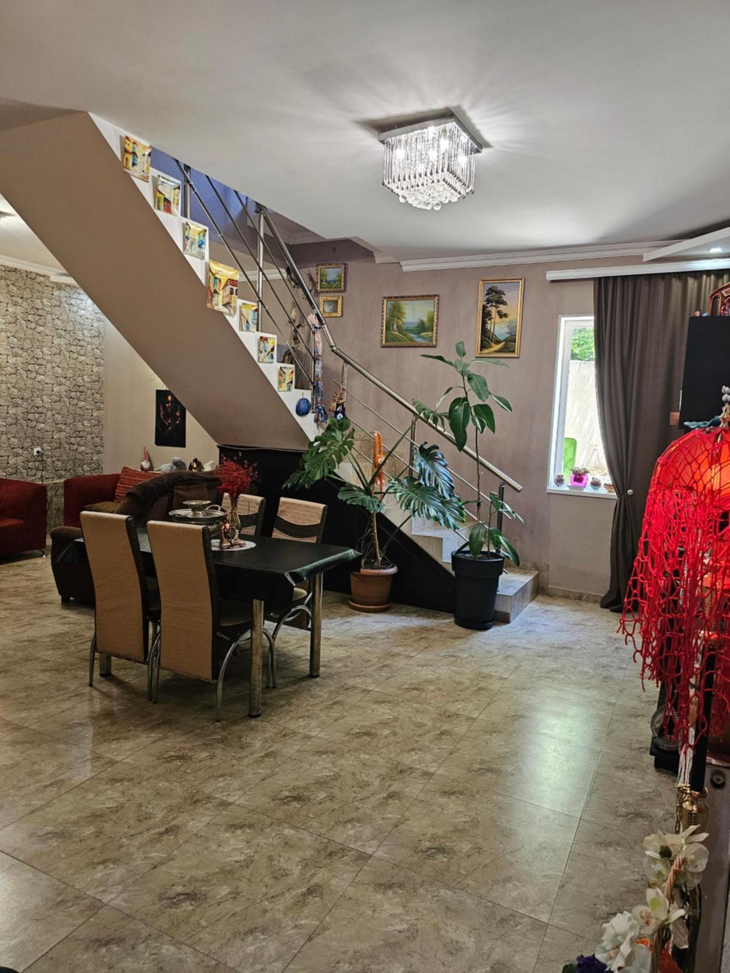 Guesthouse Different Tbilisi Bagian luar foto