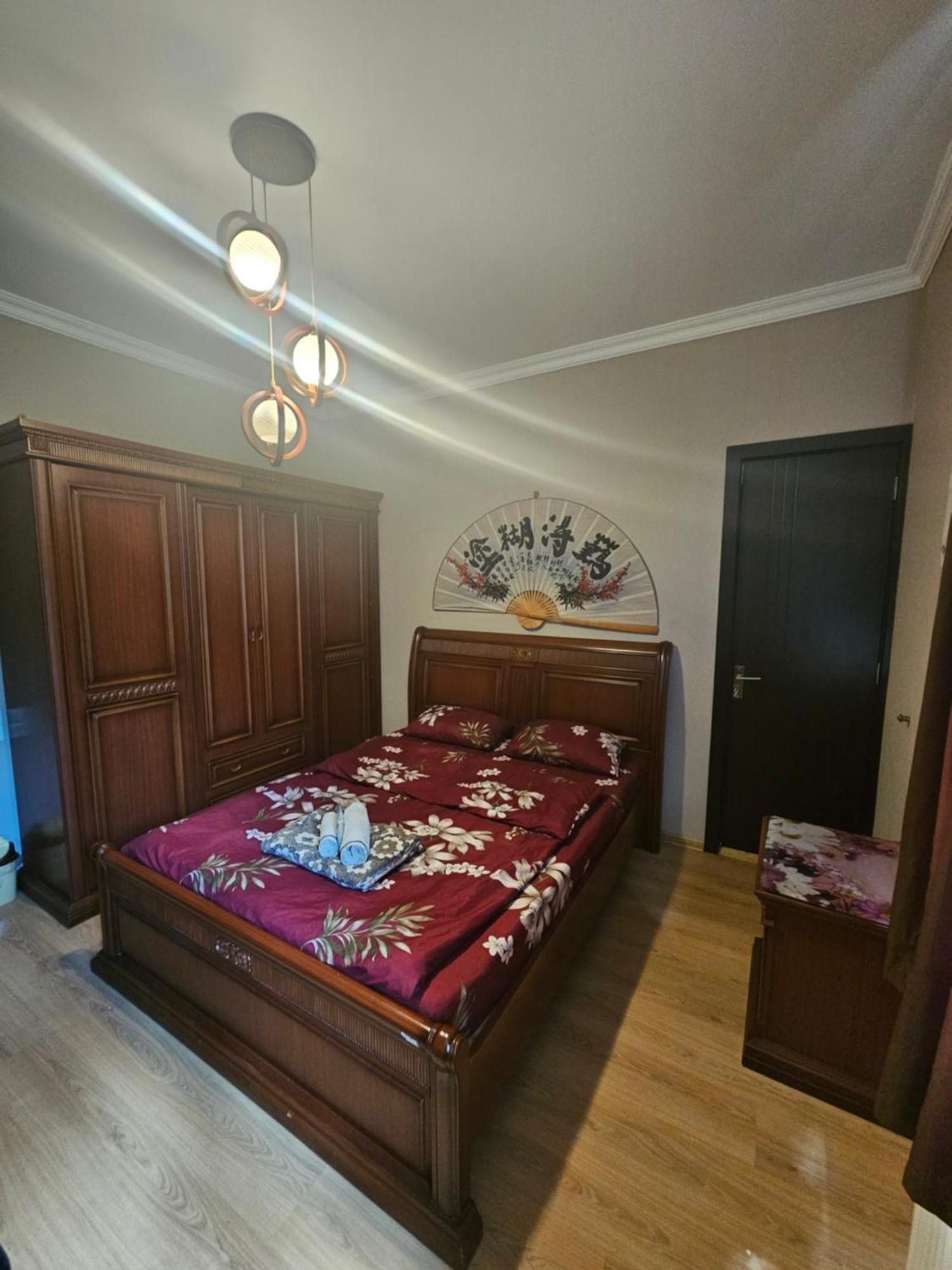 Guesthouse Different Tbilisi Bagian luar foto