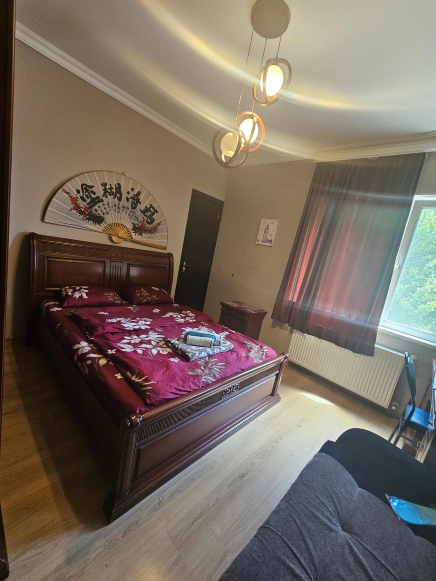 Guesthouse Different Tbilisi Bagian luar foto