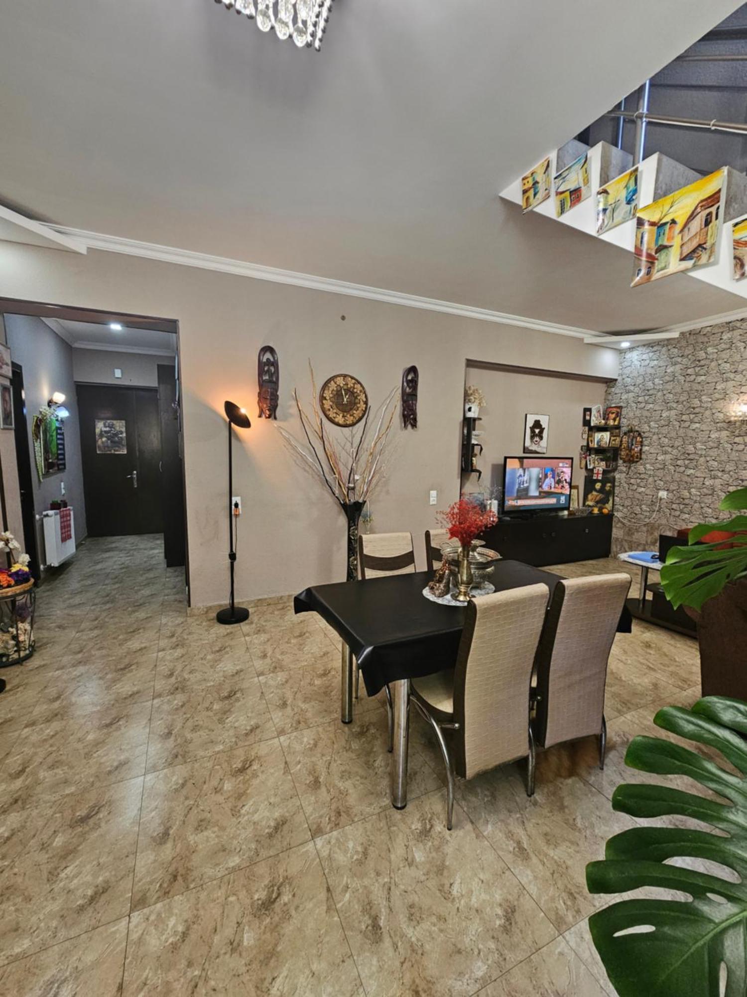 Guesthouse Different Tbilisi Bagian luar foto