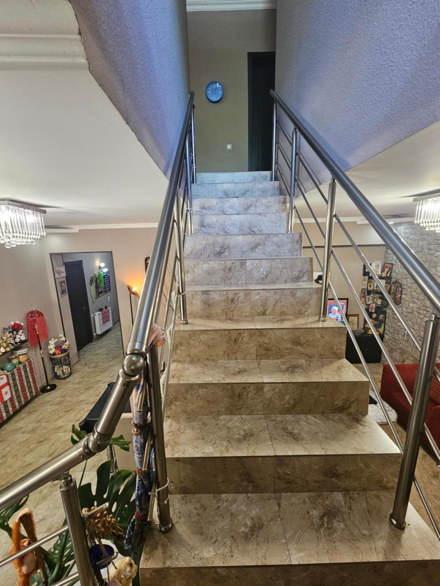 Guesthouse Different Tbilisi Bagian luar foto