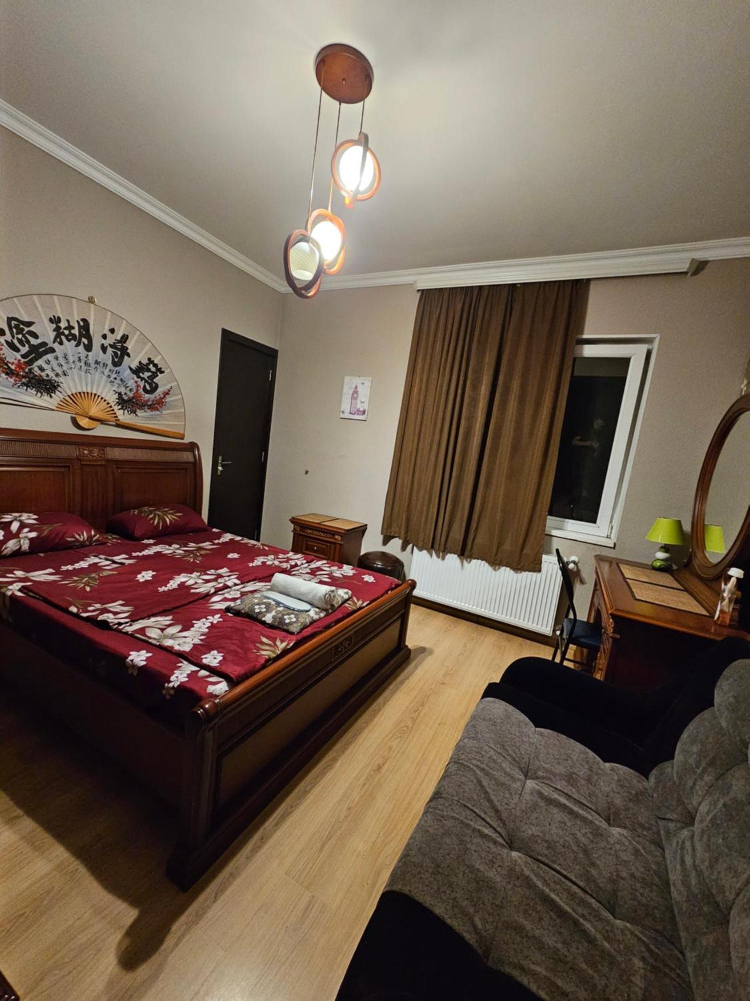 Guesthouse Different Tbilisi Bagian luar foto