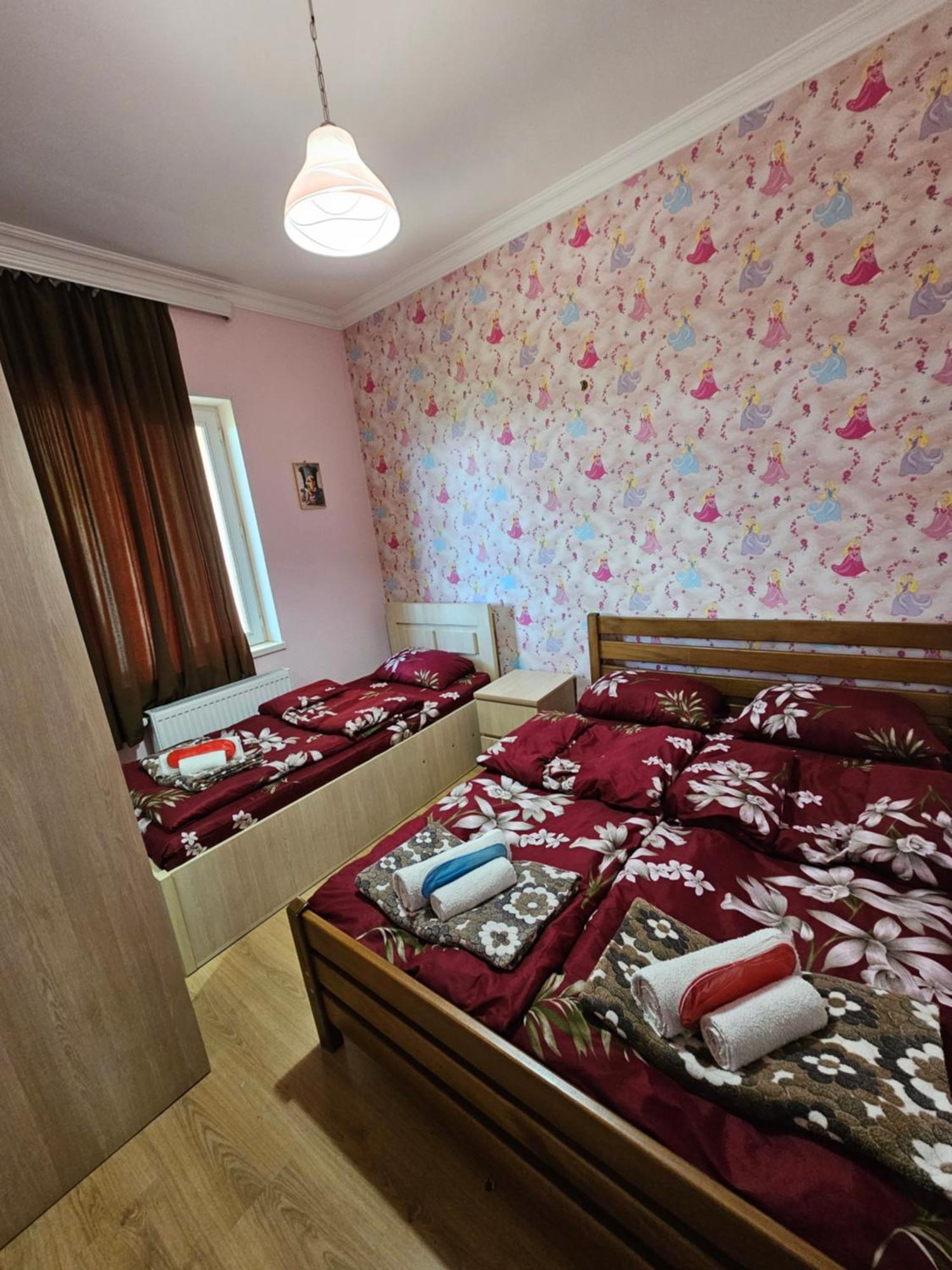 Guesthouse Different Tbilisi Bagian luar foto