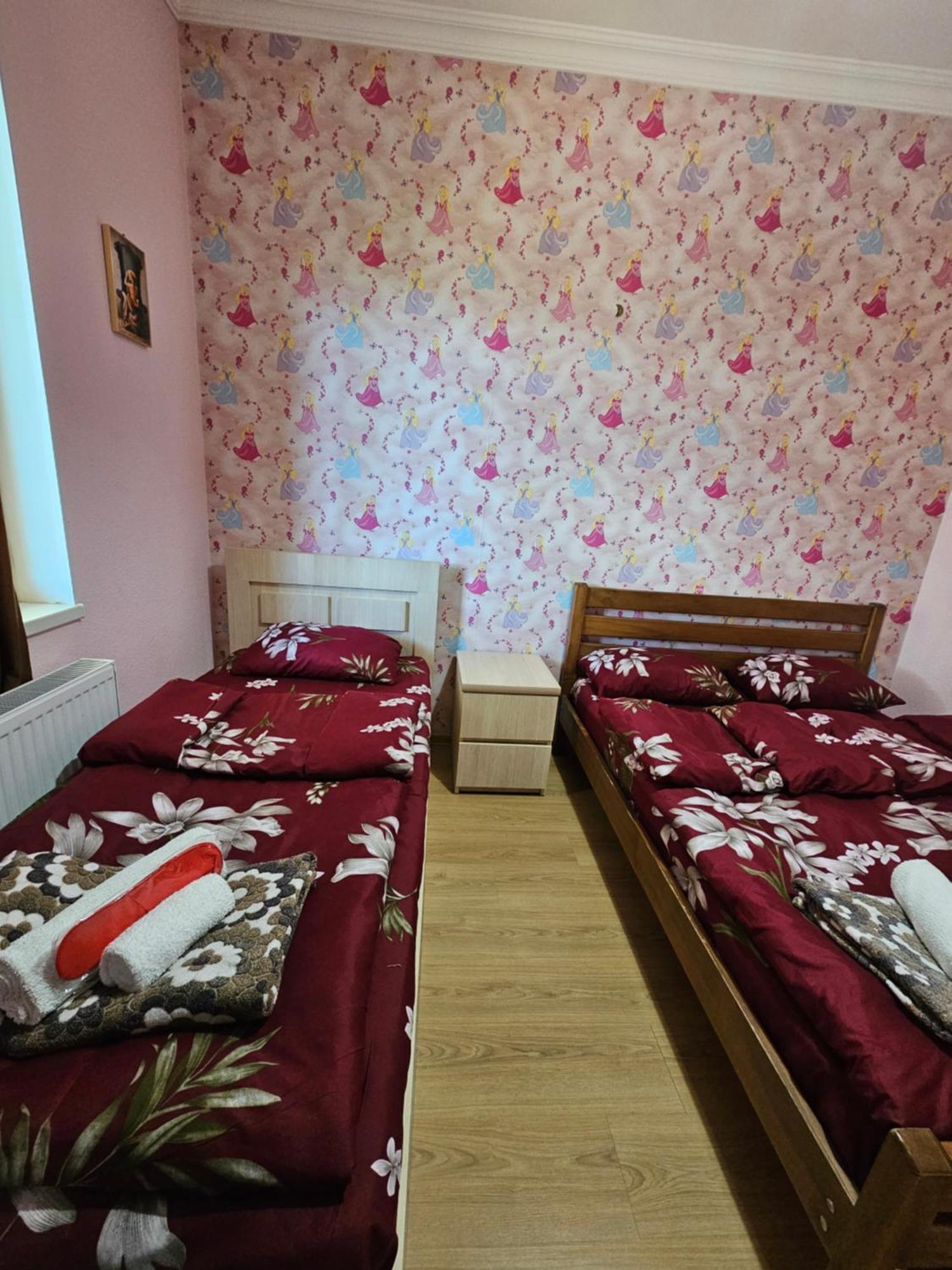 Guesthouse Different Tbilisi Bagian luar foto
