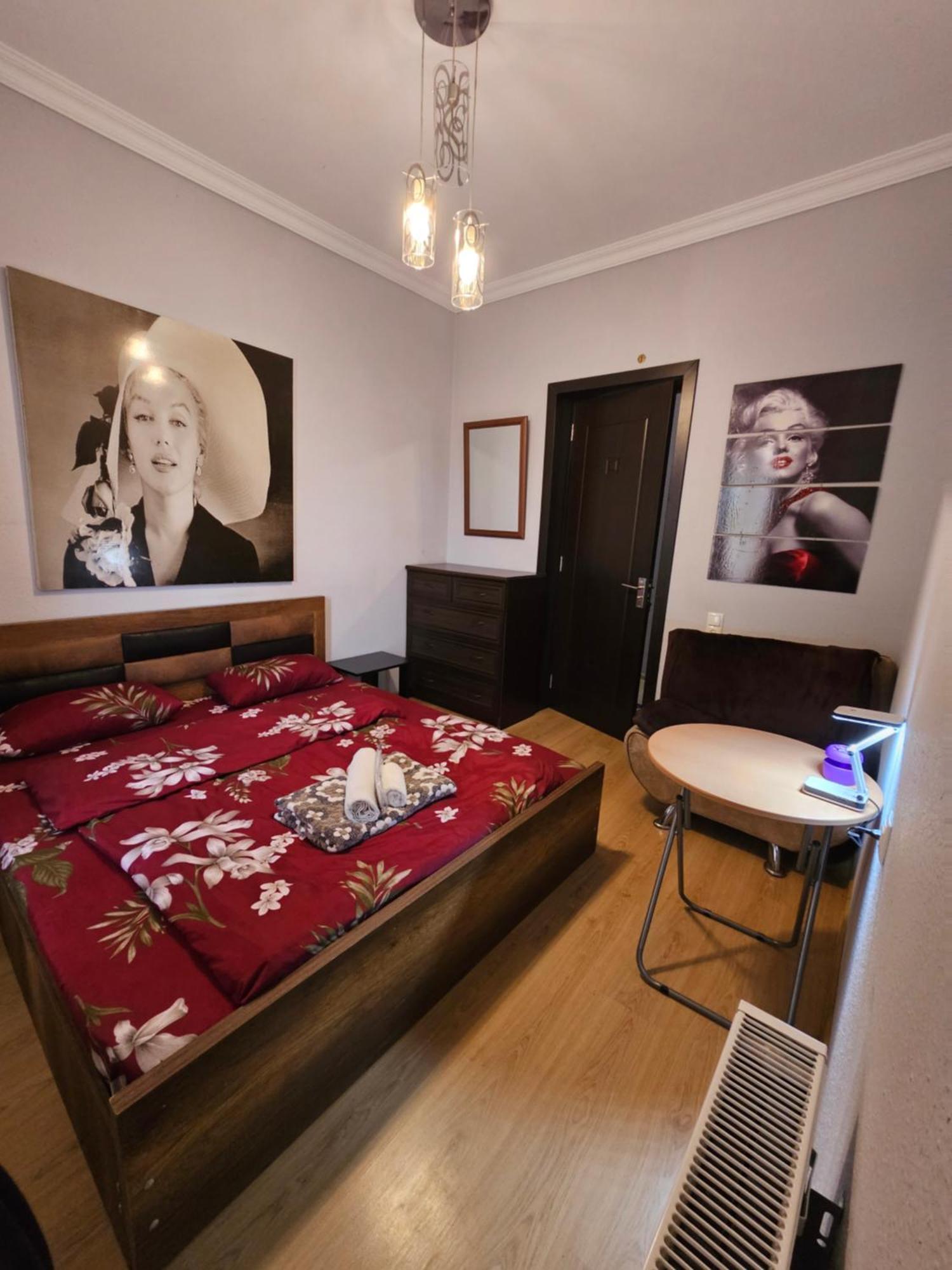 Guesthouse Different Tbilisi Bagian luar foto