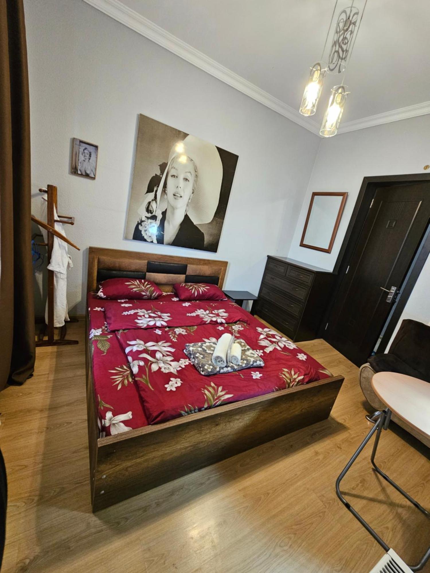 Guesthouse Different Tbilisi Ruang foto