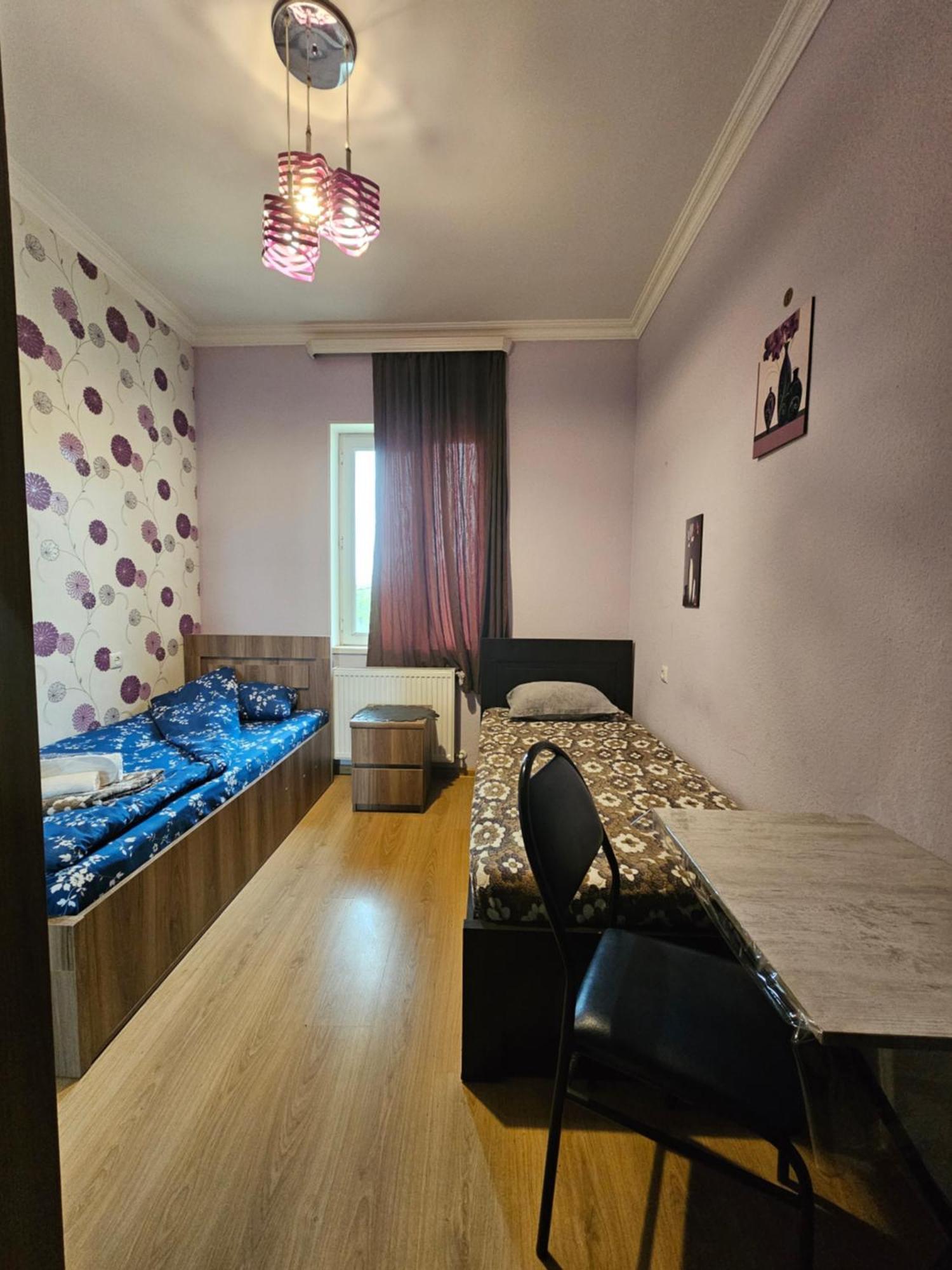 Guesthouse Different Tbilisi Bagian luar foto
