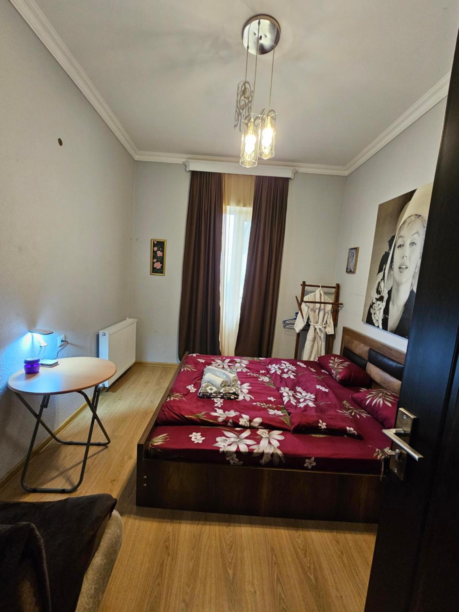 Guesthouse Different Tbilisi Bagian luar foto